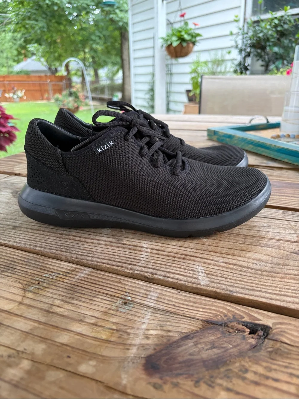 Kizik All-Black Slip-On Knit Sneaker. Men’s 9W, Women’s 10.5W Feather light!